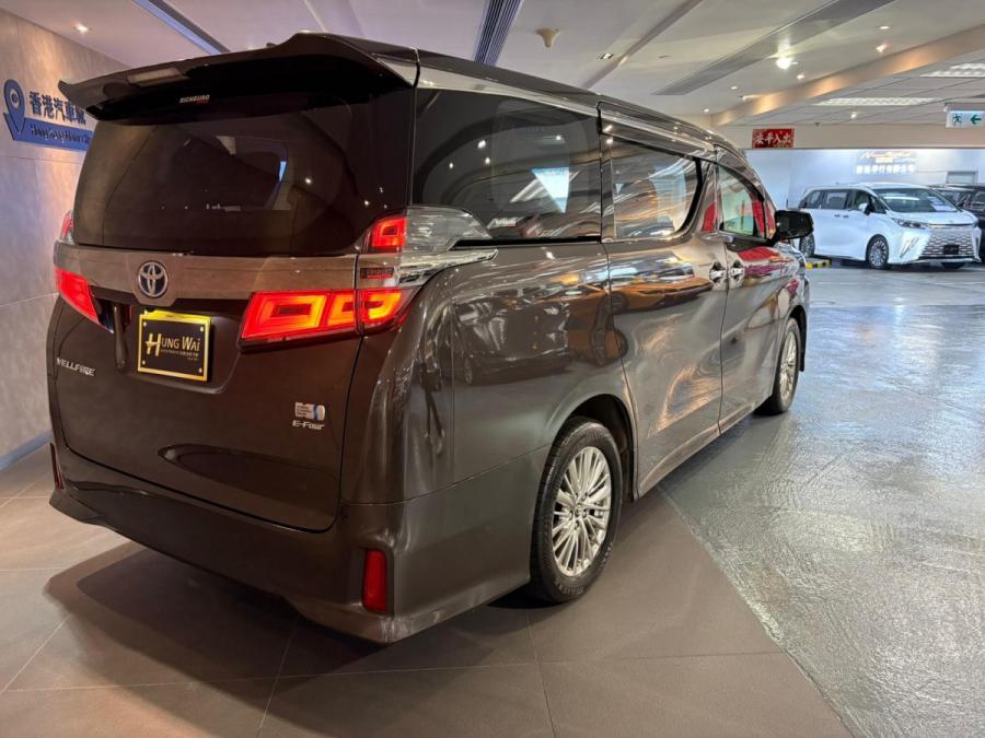 Vellfire 2.5 Hybrid - Image 2